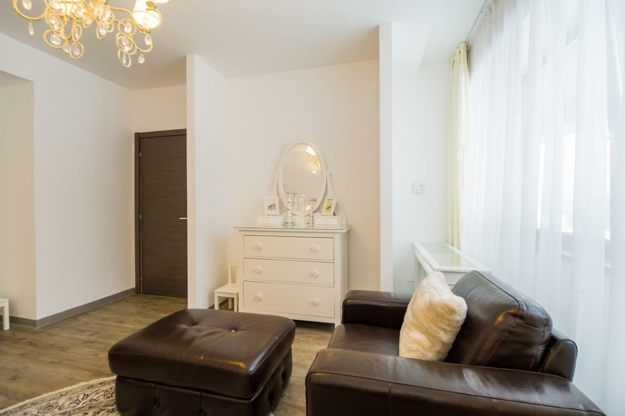 Charming 3-Bedroom Apartment Пояна Брашов Екстериор снимка