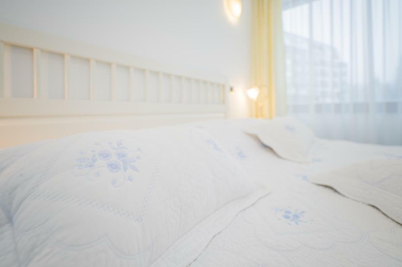 Charming 3-Bedroom Apartment Пояна Брашов Екстериор снимка